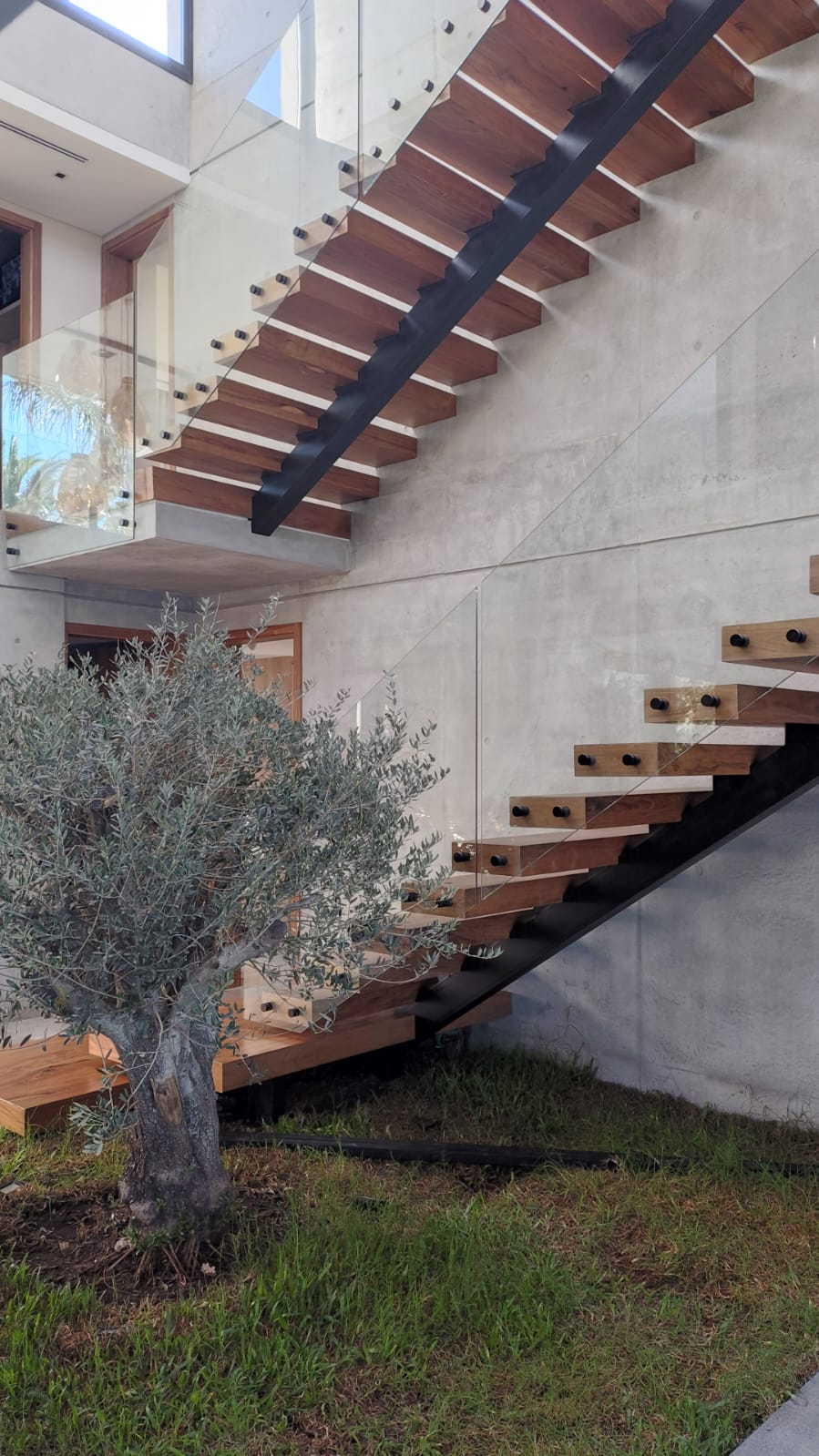 Escalera de Madera Maciza - Incienso Pardo - Imagen 4