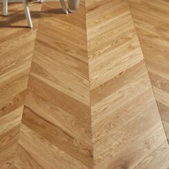piso de roble prefinished chevron